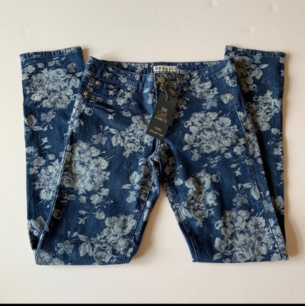 NWT Cielo jeans floral print skinny jeans.